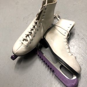Vintage late 80s early 90s figure skates